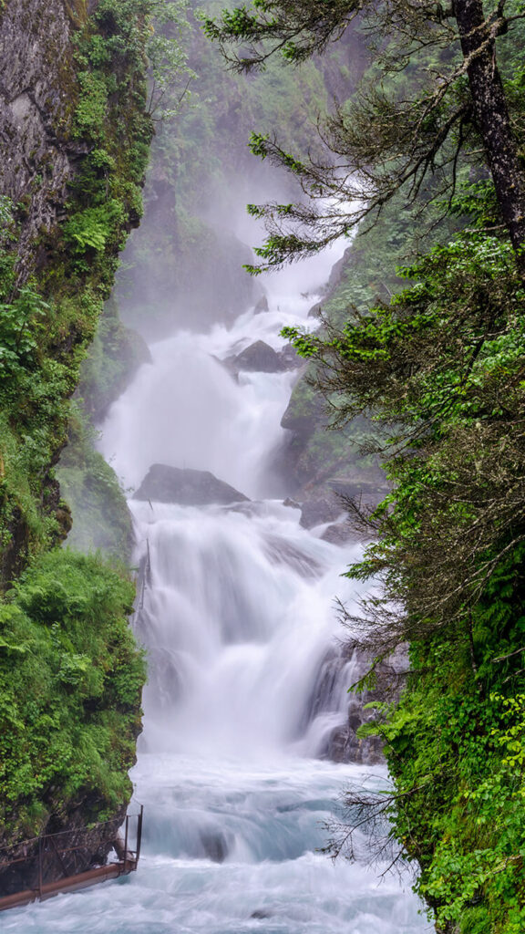 Valdez-Waterfall-750x1334